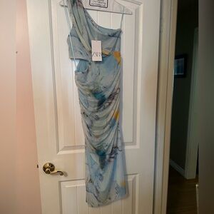 Zara mesh cut out midi size M
